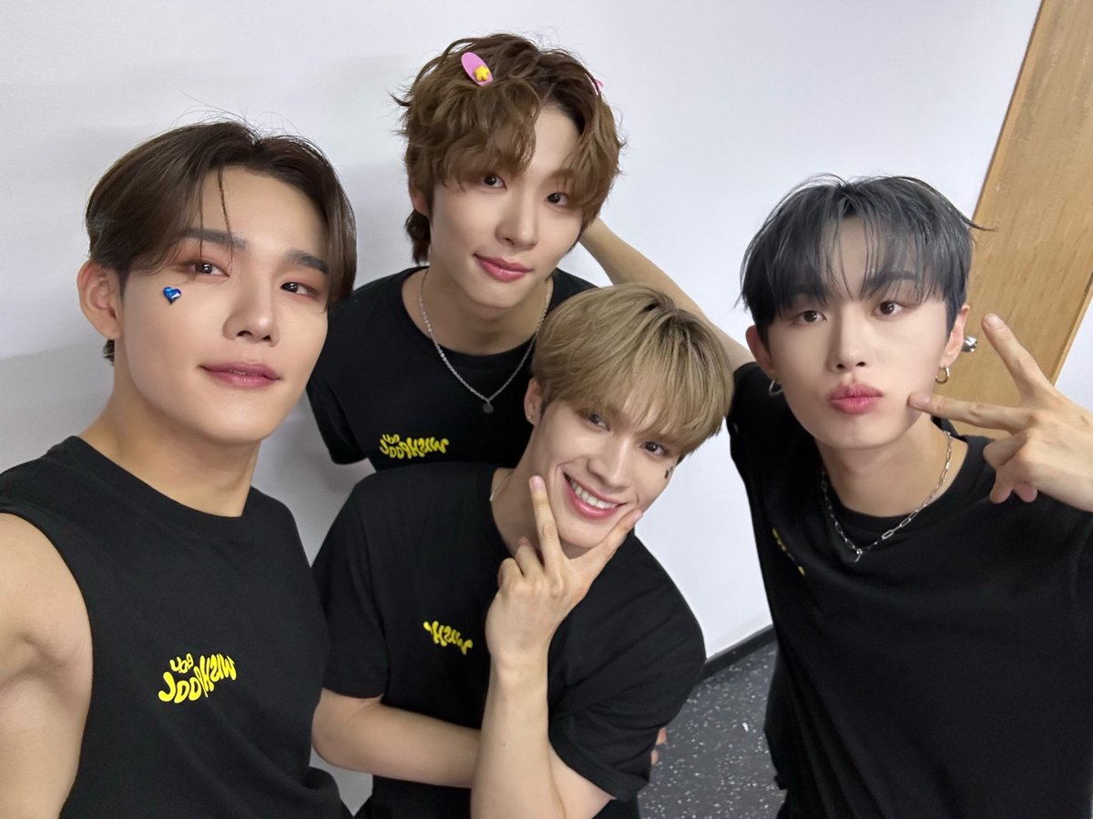 BDU4official's tweet image. [📸]
B.D.U First World Tour for Wishpool: Flash &amp;amp; Light 💫

Thank you, Bogota 👋🏻
We cherish every moment with Bogota 💞

#BDU #비디유 #BDUtourforWISHPOOL
#BDU_In_Bogotá #Colombia