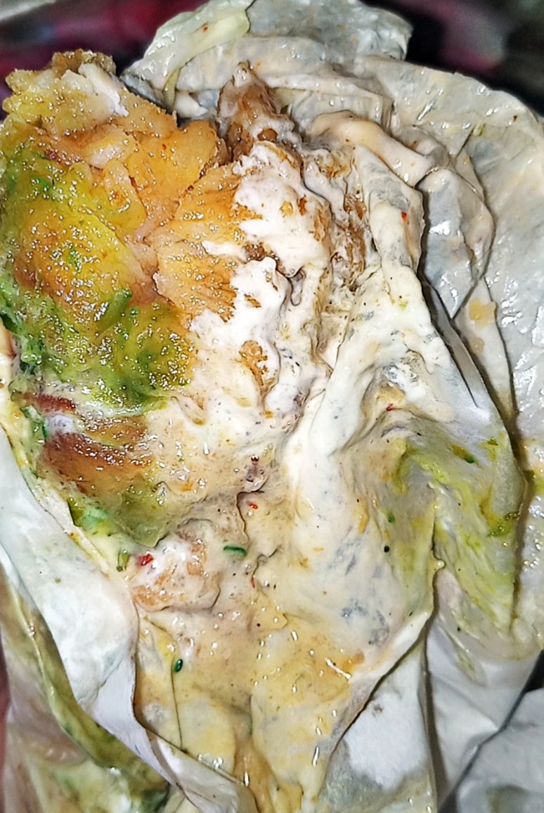 itx_miroo's tweet image. Morning guys with zinger shuwarma😍🤤