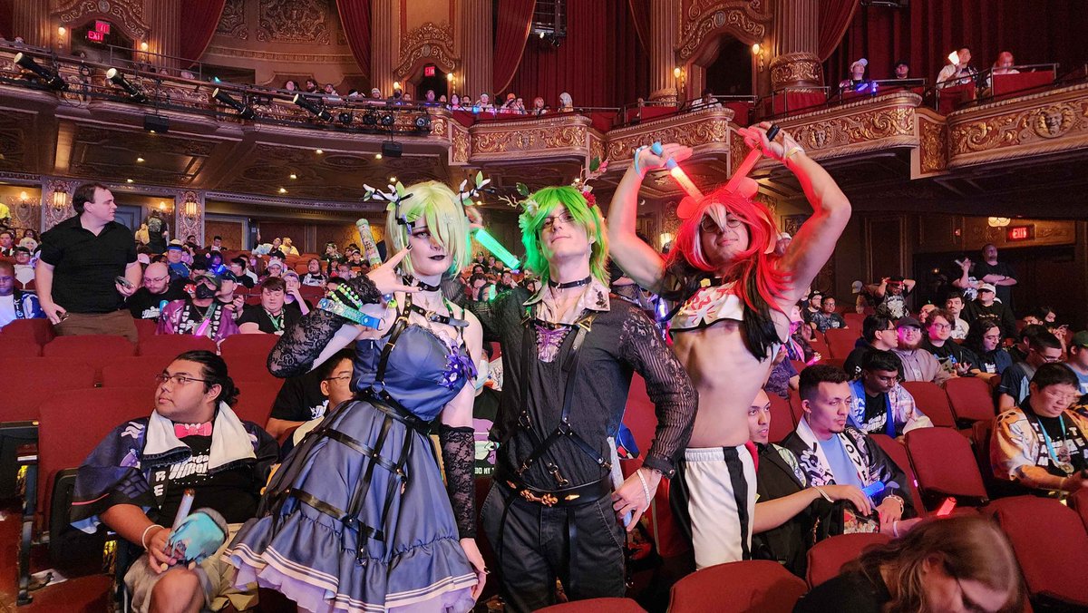 voymay's tweet image. Hololive really knows how to put on a show! #BreakingDimensions was nothing short of breathtaking (my voice is gone from yelling) and all the girls put on FANTASTIC performances @PROMlNENCES @Monstruo_Lifts
Thx @NotDwas for the photo!