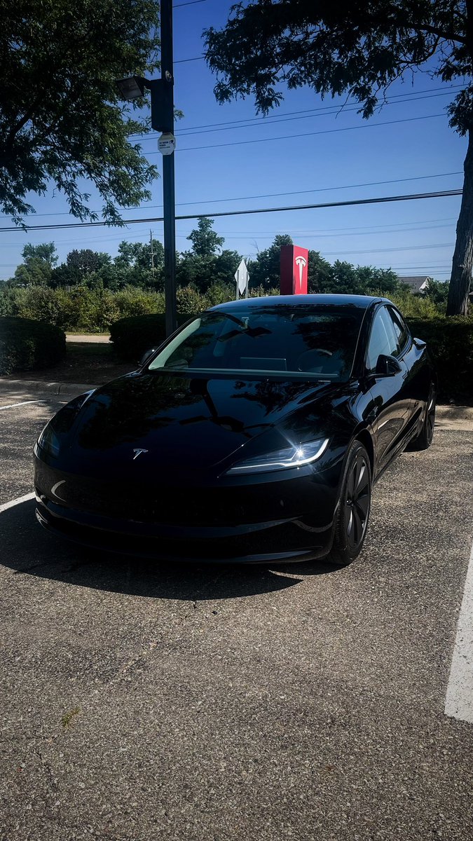 arjun_nal's tweet photo. Just got my new @Tesla Model 3 - absolutely blown away. A masterpiece of engineering. Big shoutout to @elonmusk for accelerating the world’s transition to sustainable energy.⚡️

#Tesla https://t.co/KbGCPO2nfA