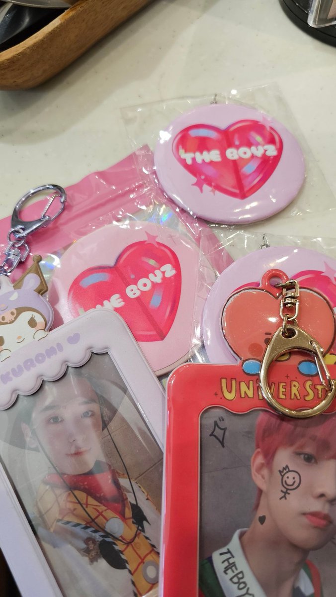 frostedmallows's tweet photo. im at shaka cafe rn, if you want to get your freebies you can na 😊 but please wag madumog, if youre a group 1 nlng can approach. im wearing long red skirt and black top 🥹

#THEBOYZ #ZENERATION2 #ZENERATION2_MNL #더보이즈 https://t.co/y2eN7AIXKH