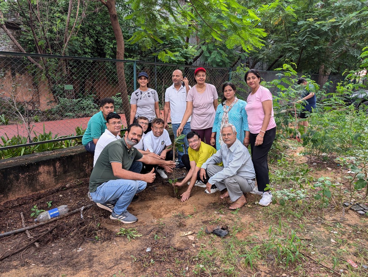 someone_yours's tweet photo. CHESS Parents Association Rajasthan joined the #EkPedMaaKeNaam campaign initiated by Hon'ble PM @narendramodi Ji by planting trees in SMS Stadium Jaipur today. This reinforces our commitment to environmental conservation. 🌱🌍 #GreenIndia #Chess4Hope https://t.co/VloNYDG4hc