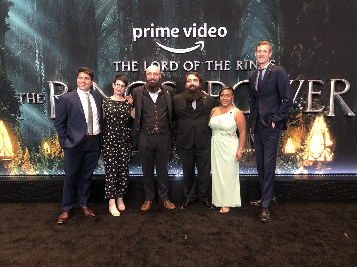 TolkienFriends's tweet photo. I think I’ll always be trying to replicate how I felt on this day: overjoyed to be surrounded by so many friends and people who love the same things I do, feeling cute, excited for what’s coming next. It was just the best. 💚 https://t.co/dEqXtNzf72