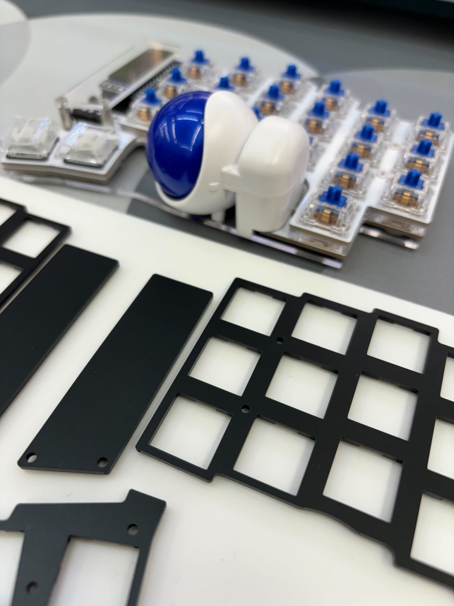 先日加工サービスに追加されたキーボードアクリルプレートの「Keyball