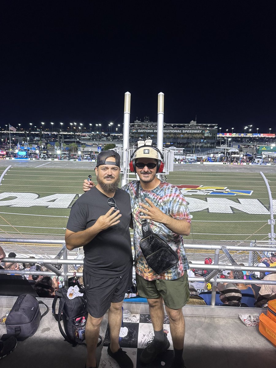 TopFlightTimmy's tweet image. fuckin NASCAR baby