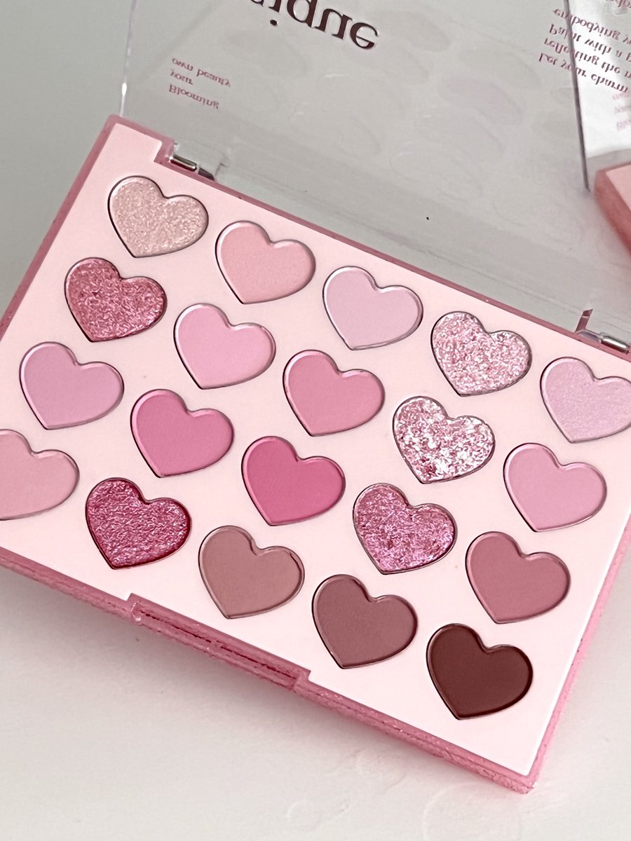 รีทวิตนี้มีแจก 2 ตลับงับ เมนชั่นมาบอกได้เลยว่าอยากได้ตลับไหน สุ่มอีก 3 วันเร็วๆ เลย⭐️💗