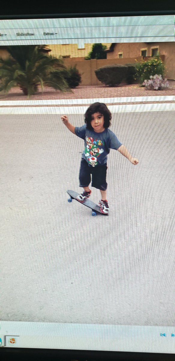 scamposea's tweet photo. @SheareenR My son's first fall. https://t.co/QAT7Cn4P0v