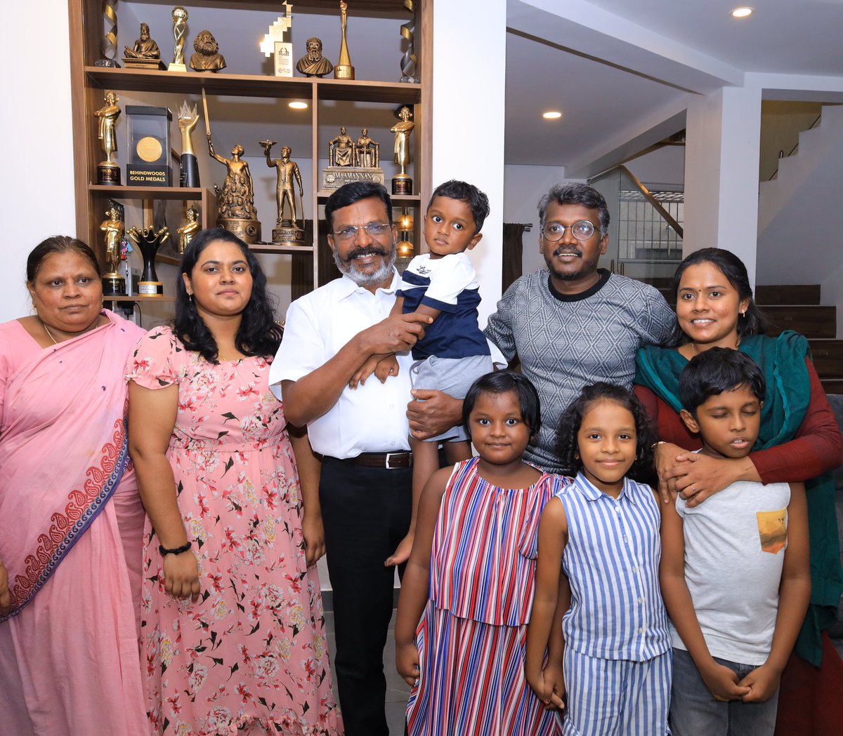 thirumaofficial's tweet photo. நாடே கொண்டாடும் 
"வாழை"!
கண்ணீரில் 
கருக்கொண்ட காவியம்.

கலையுலகே 
புருவம் உயர்த்தும் 
கலைநயம். 

உழைக்கும் மக்களுக்கு
வாழைக்குலைகள் மட்டுமல்ல
வாழ்க்கையே பெருஞ்சுமை.

புளியங்குளத்தில் முளைவிட்ட
பொதுவுடைமை அரசியலின் தாக்கத்தால் 
மாரியின் வேர்களில் மார்க்சியம்.

போதாது கூலியென போர்க்குரல் வெடித்தெழும்
பொருளியல் முரண் விளக்கும்
புரட்சிகரப் படைப்பு!

வறுமையை எதிர்த்து வலிகளைச் சுமந்து வாழ்க்கையைத் தேடும்
வரலாற்றுக் குறிப்பு!

விபத்தில்தான் பலி 
என்றாலும்,
இது வெண்மணி வெங்கொடுமையின் 
வேறொரு வடிவம். 

பச்சிளம் குழந்தை
பருவத்திலும் 
குடல் முறுக்கும் 
பசியடக்கி
கொடுந்துயர
தடைநொறுக்கி
வெகுண்டெழுந்து
போராடி
வெற்றி இலக்கை
எட்டித் தொட்ட 
ஒரு பிறவிப்போராளியின் தன்வரலாறு.

இது மாரியின் 
மழலைப்பருவ 
வரலாறு எனினும்
ஒரு சமூகத்தின் உயிர்வலி! 
@mari_selvaraj #Vaazhaimovie @