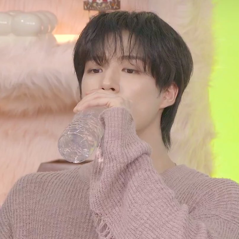 dive_into_nct's tweet image. 오늘 훈녀달란트ㅅㅂ 존나 예쁨