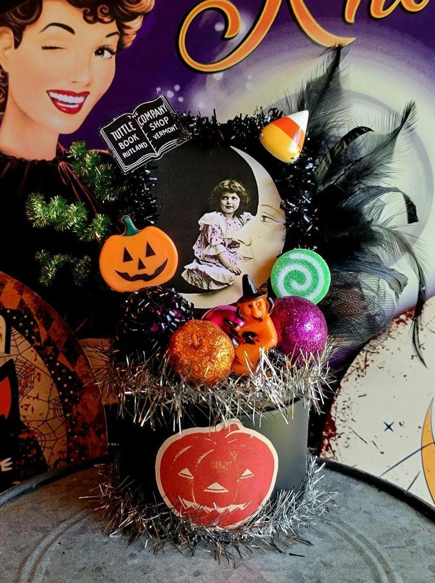 SilvermoonAdorn's tweet photo. https://t.co/hVRHDpYCwE
#vintagehalloween #crescentmoon https://t.co/hjfny9RnPs