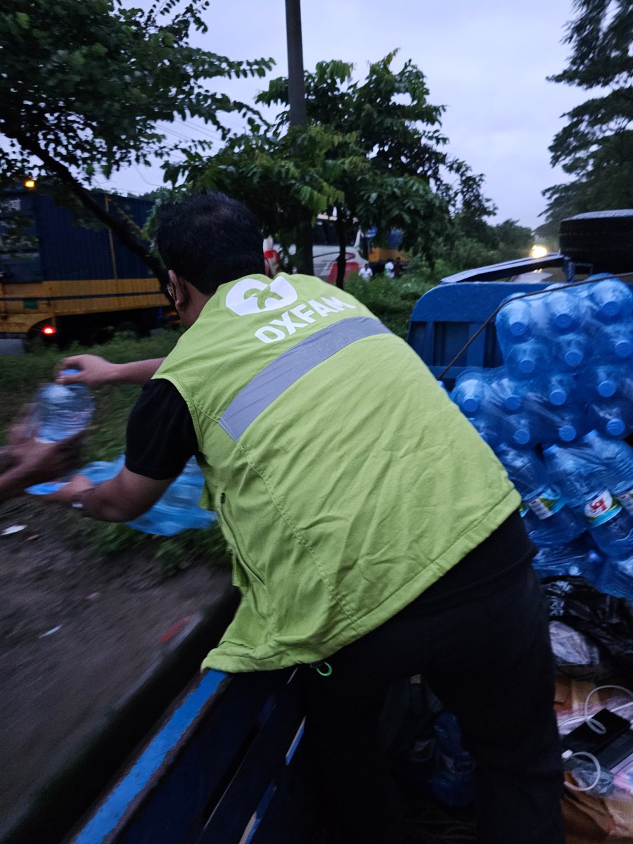 The ongoing floods in 🇧🇩 have devastated 12 districts, affecting 5 million people. The situation is dire.

On the ground, our colleagues are supporting the people in need. We urge you to stand by affected communities. 

More: businesspostbd.com/national/victi…