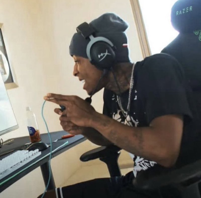 Whotfismick's tweet photo. “he probably out cheating”

me arguing with an 11 year old in game chat: https://t.co/K2MnuxiZeA