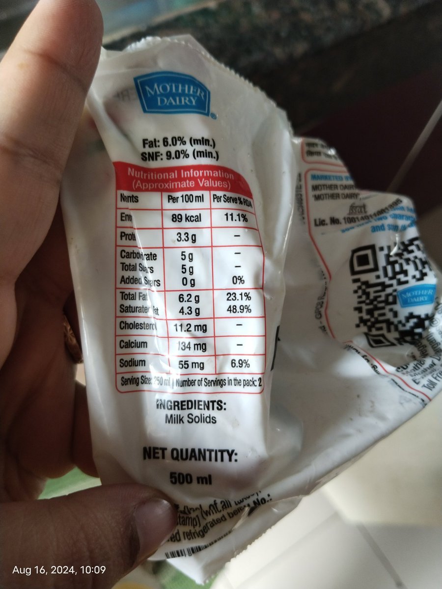I_am_Laboni's tweet image. Extremely disappointed to discover that @MotherDairy uses milk solids in their packaged milk. I was assuming it was pure milk all these years. I feel guilty for feeding this to my daughter for the past 5 years. #LabelPadegaIndia #foodpharma