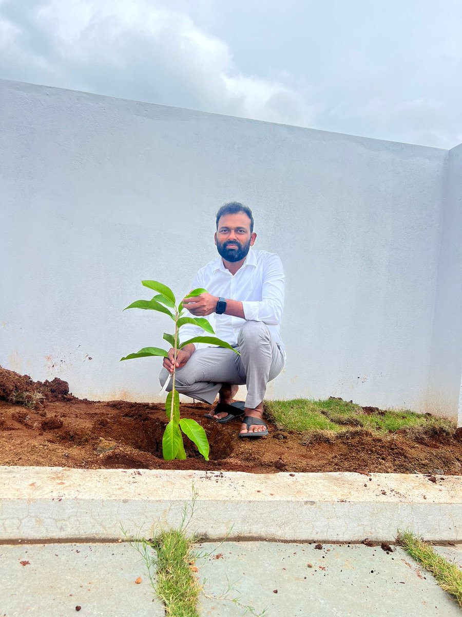 ysathishreddy's tweet image. 'Nurturing a tree is nurturing the future' 🌱 

On my birthday, I planted a sapling, vowing to nurture it until it can flourish on its own.

Privileged to engage in the impactful #GIC movement spearheaded by @SantoshKumarBRS garu 🪴 
#HarithaHaram