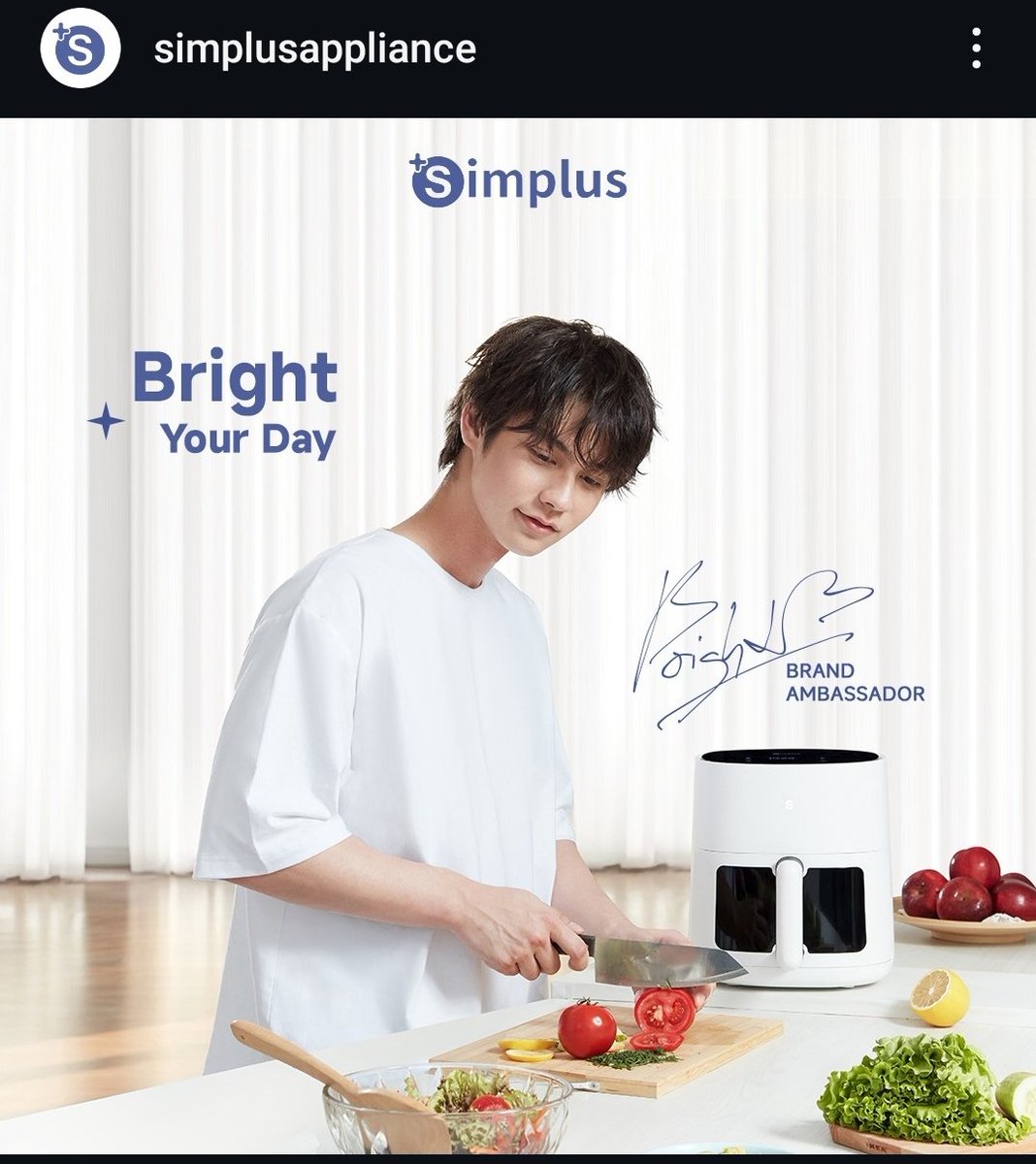 PNengBrightvc's tweet photo. ทรงผมใหม่เข้าครัวแบบฉบับไบร์ทๆ
ว่าแต่น้องมองมีดที่มือด้วย โอ๊ยเสียวแทน🤣🤣🤣🤣
#SimplusxBright
#bbrightvc @bbrightvc https://t.co/ibrrw1roKO