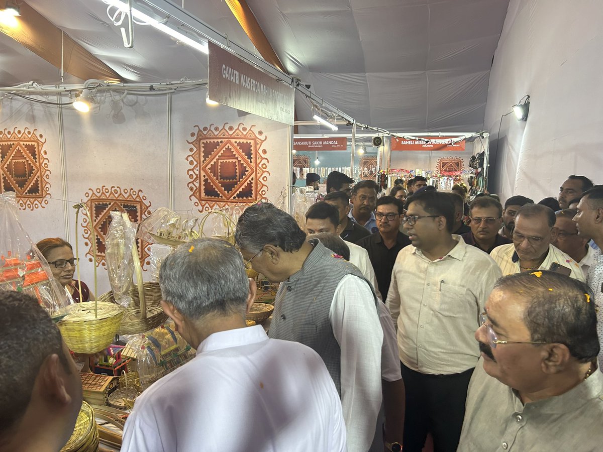 DLMRajkot's tweet image. રાજકોટ  ખાતે  માન @RaghavjiPatel  સાહેબના વરદ હસ્તે તેમજ  @kunvarjibavalia  તેમજ @BhanubenB તેમજ  @irammokariya તેમજ જિલ્લાના વરિષ્ઠ પદાધિકારીશ્રીઓ અને અધિકારીશ્રીઓની ઉપસ્થિતિમાં #sarasfair ખુલ્લો મુકવામામાં આવ્યો . 
@GlpcLivelihood @CollectorRjt @DDORAJKOT1