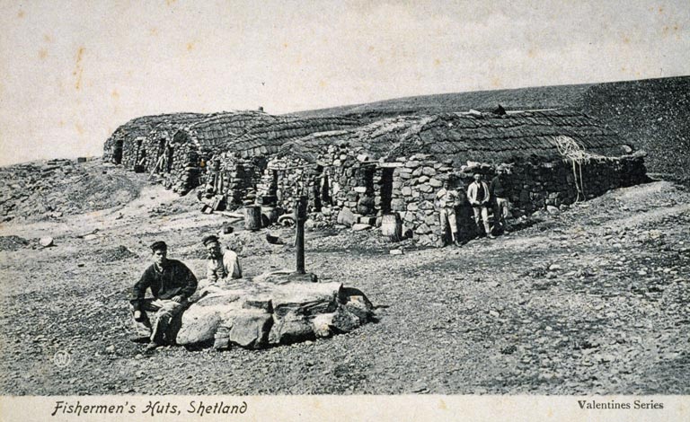 Scranlife's tweet photo. #ArchivePostcard Fishermen's Huts, Shetland 1889
Showing a row of traditional stone built huts with turf roofs, and fishermen seated in the foreground. There's a standpipe beside the rock in the centre & water butts by the cottages.
๐ @StAndrewsUniLib https://t.co/schDjH4LyR https://t.co/zKAdJGBglE