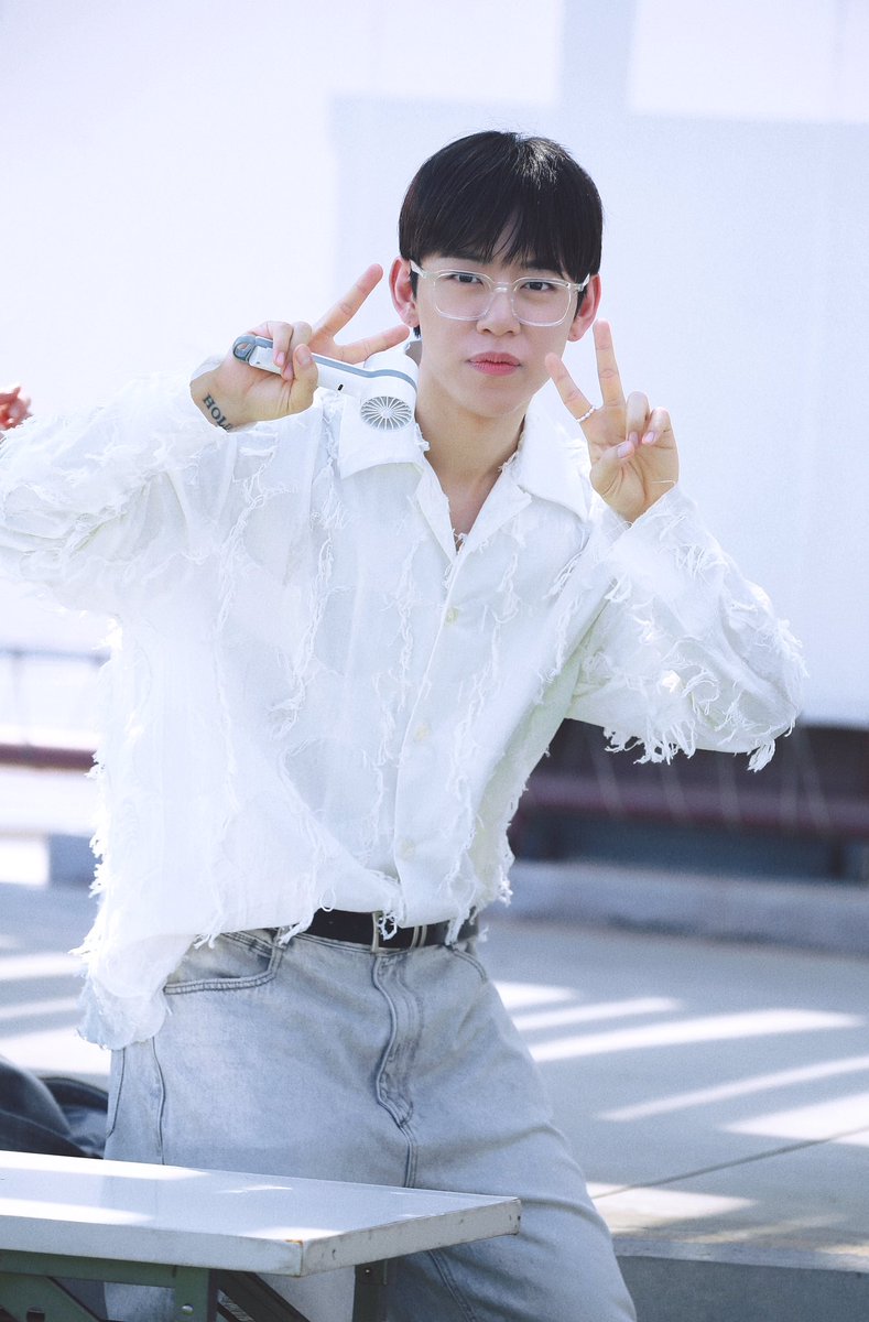 Vocal_Visual's tweet photo. 240825
-
✌️
#대현 #Daehyun #デヒョン https://t.co/KCW8Hs06Ek