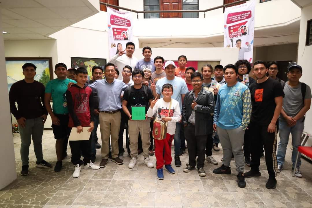 monbeauty45's tweet photo. Hoy fue un día muy cargado de energía, participe en el primer torneo organizado por @Injeo_GobOax y #PokeOax y el buen @Kkike_Hernandez sali campeón Invicto después de 8 rondas, hasta ahora mi mejor rendimiento dentro de un torneo, igualmente alegre por la participación https://t.co/eRABihkLs5