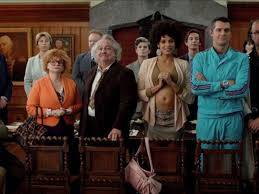 merlinpapin3's tweet photo. .@FredOL69007 Ce soir sur @TF1 le film #LesProfs2 de Pierre-François Martin-Laval (2015)
Avec : Kev Adams, Didier Bourdon, Eric Lampaert, Isabelle Nanty, Pierre-François Martin-Laval, Stéfi Celma, Raymond Bouchard, Arnaud Ducret, Fred Tousch, Gaia Weiss, Tom Hudson, Firmine Richard, Laura Benson, Douglas Reith, Francis Chapman, Vivienne Vernes, Joe Sheridan, Hubert Marécaille, Jean-Philippe Lejeune, Patrick Ronchin, Peter Hudson, Uday Singh, Aurélien Fauconnier, Alice D'Hauwe, Debouxhtay Karin, Julia Garcia Parra, Camille Sinnaeve, Kaylee Dewilde, Liesa Van Liedekerke, Sarah Dalton
Après avoir sévi en France, Cutiro, Gladys, Polochon et Éric, les pires professeurs de la Terre, sont envoyés en Angleterre afin de relever le niveau d'un pensionnat. Boulard, le cancre ultime, est également du voyage et doit s'adapter aux moeurs de cette école à la Poudlard. Évidemment, rien ne se passe comme prévu. Les méthodes des enseignants entraînent catastrophes sur catastrophes. Rien d'étonnant si Éric, le prof de sport, traumatise ses élèves et Gladys, prof d'anglais, pratique à peine la langue de Shakespeare. Que dire d'Amina qui fait découvrir le français avec les textes des chansons de Stromae...