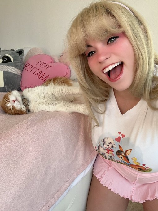 Watch Thesabrinabanks 🦝 💦's leaked NSFW photo on TwXstars