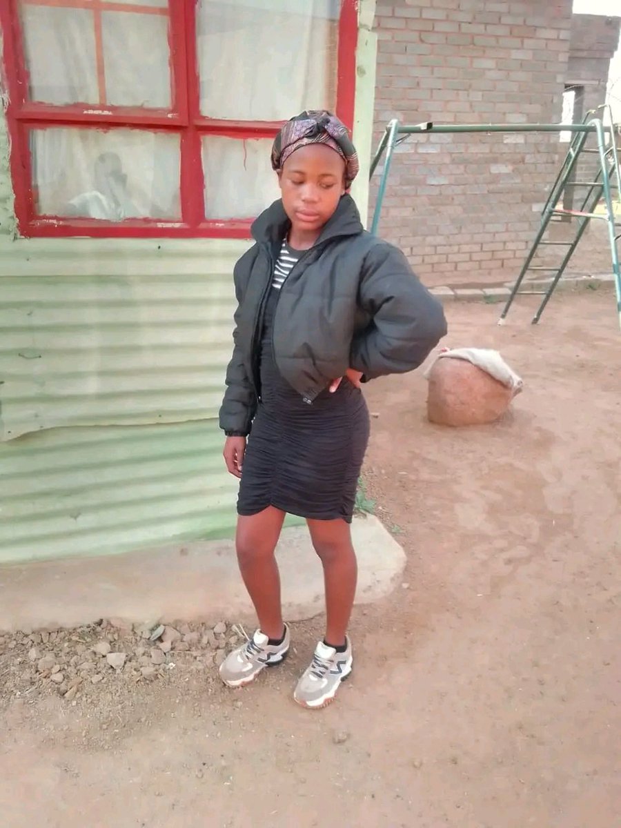 MISSING CHILD ALERT ⚠️ 
Her name is Tshwarelo Baloi 

Last seen after school
From Itsoseng phase 6,Erasmus