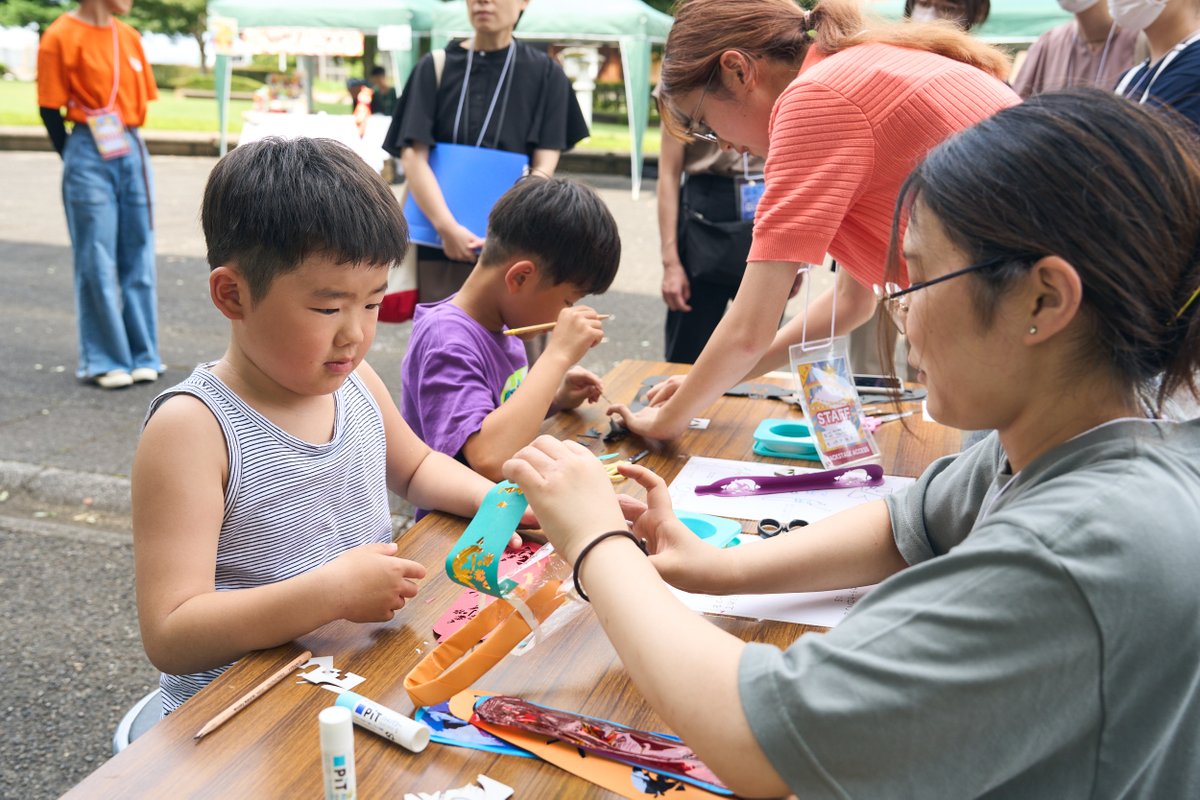 sukiyaki_meets's tweet photo. 【SUKIYAKI MEETS THE WORLD 2024】
8.24 sat [ DAY 2]

●SUKIYAKIDS
楽器体験
工作ワークショップ @chikyubu_knb 

Photo: Ayami Sakamoto @ayami_skmt https://t.co/WakM0zqdyD