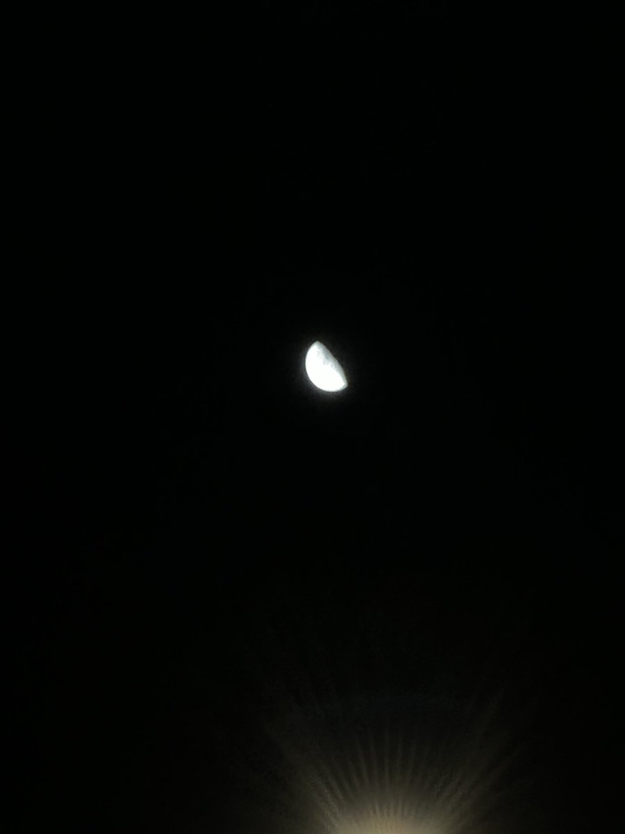cbus_moon's tweet photo. Tonight’s moon if anyone cares. I just turned down a bad bitch cuz my tummy hurts https://t.co/jMwO6L0wGl