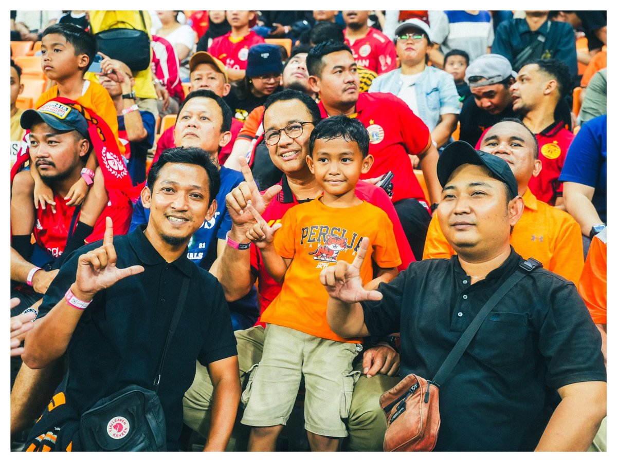 aniesbaswedan's tweet photo. Kandang Macan Kemayoran terbukti angker buat lawan, alhamdulillah Persija Jakarta berhasil taklukkan Persis Solo 2-1.

Malam minggu full senyum bersama The Jakmania di JIS. 🙂

#PersijaDay https://t.co/24eJkYsUdF
