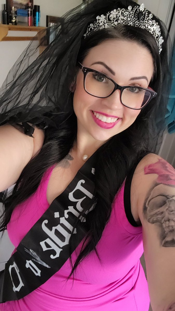 livng_deadgirl's tweet image. Bachelorette vibes🩷 #partytime  #arizona #wifetobe #prettyinpink