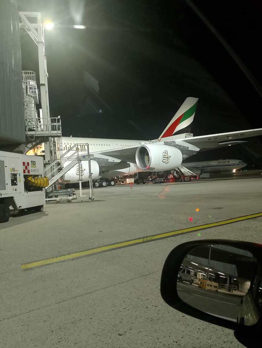 VolaMalpensa's tweet photo. Problemi ai flaps per volo #ek91 di #Emirates ieri sera in arrivo a #Milano #Malpensa, atterrato regolamente dopo 30' di holding a bassa quota ma cancellato il volo di ripartenza per #Dubai
Info https://t.co/BIEPYTZqnE
#aviation #avgeek #emergenza #mxp #dxb https://t.co/KFoxxPnG2w