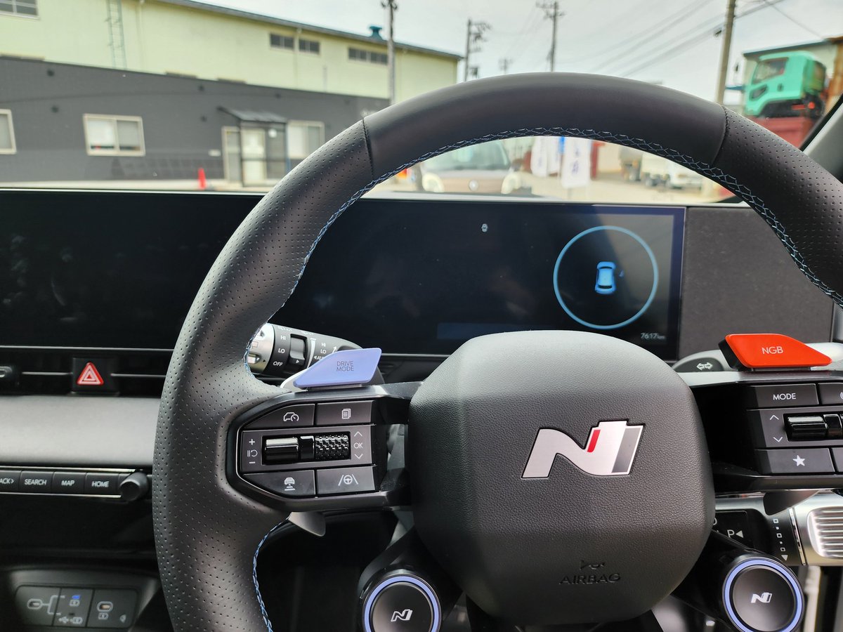 subaru_misaka's tweet image. #IONIC5 モーター音へのこだわりが素晴らしかった😙‼️
右側の赤のパドルシフトで馬力が更にUP😓💦