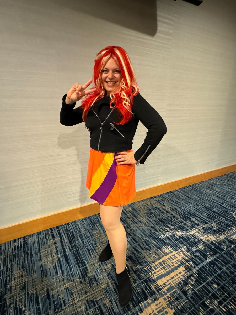 Everfree Northwest (@everfreenw) on Twitter photo We had a very special visitor stop by VIP Karaoke Night! Sunset Shimmer herself (<a href="/RebeccaShoichet/">Rebecca Shoichet</a>) rocked the house with some awesome hits! We had a very special visitor stop by VIP Karaoke Night! Sunset Shimmer herself (<a href="/RebeccaShoichet/">Rebecca Shoichet</a>) rocked the house with some awesome hits!
