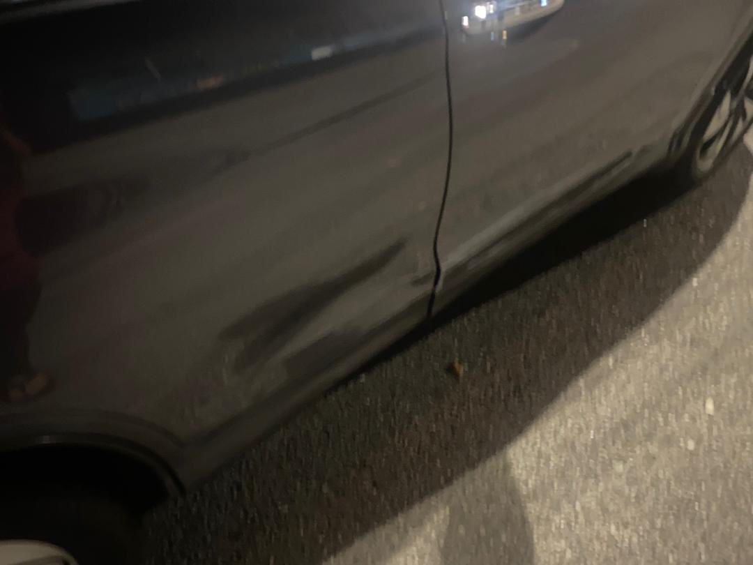 pajelinas's tweet photo. hi semua mintak jasa baik untuk repost tweet ni kes langgar lari kereta saya . berlaku dekat masjid sungai besi subuh pagi tadi 25/8 - 6.50am .parking dekat luar masjid . sesiapa ada dashcam boleh dm saya . mintak tolong sangat🥹🥹🥹 https://t.co/9b2BOzuuCo