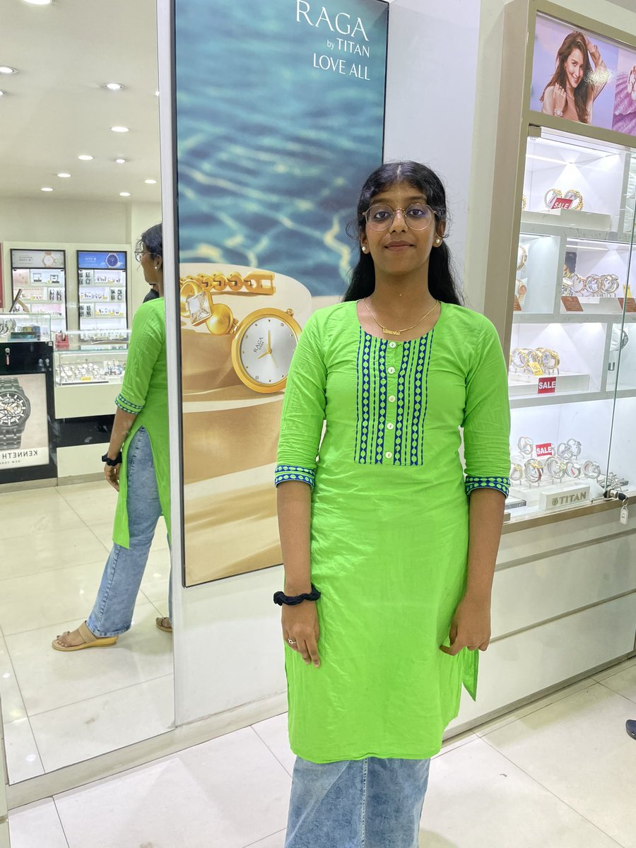 😄 

#vinushamk #fourseasonspastry #youngentreprenuer