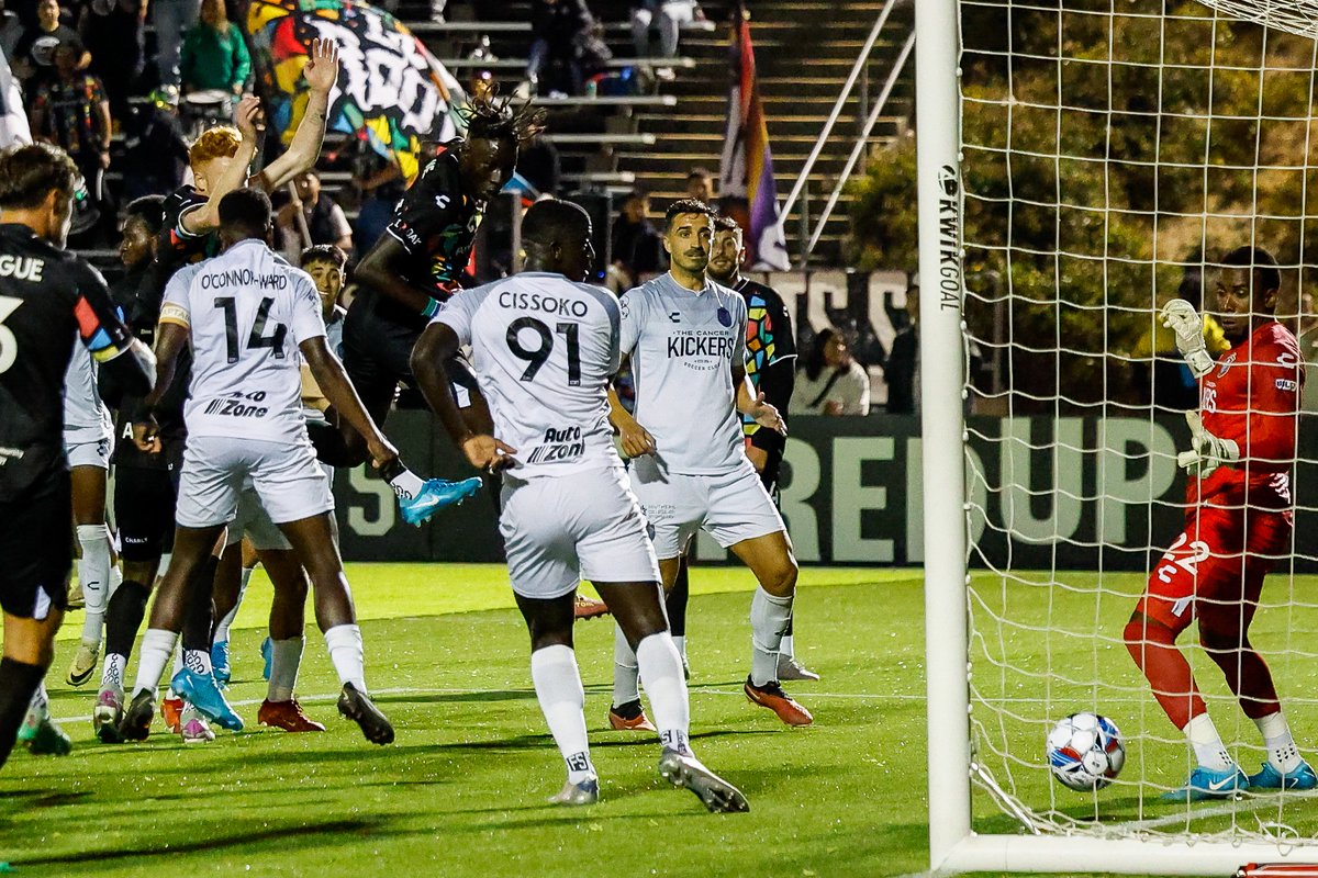 Here are my 3 initial takeaways from Oakland Roots' 1-1 draw, along with our RootsBlog MOTM. Provided are Gavin Glinton's thoughts after taking a point, playing shorthanded, and the current status of Dom Dwyer after missing again. Read more in the blog:
oaklandrootsblog.com/2024/08/24/liv…