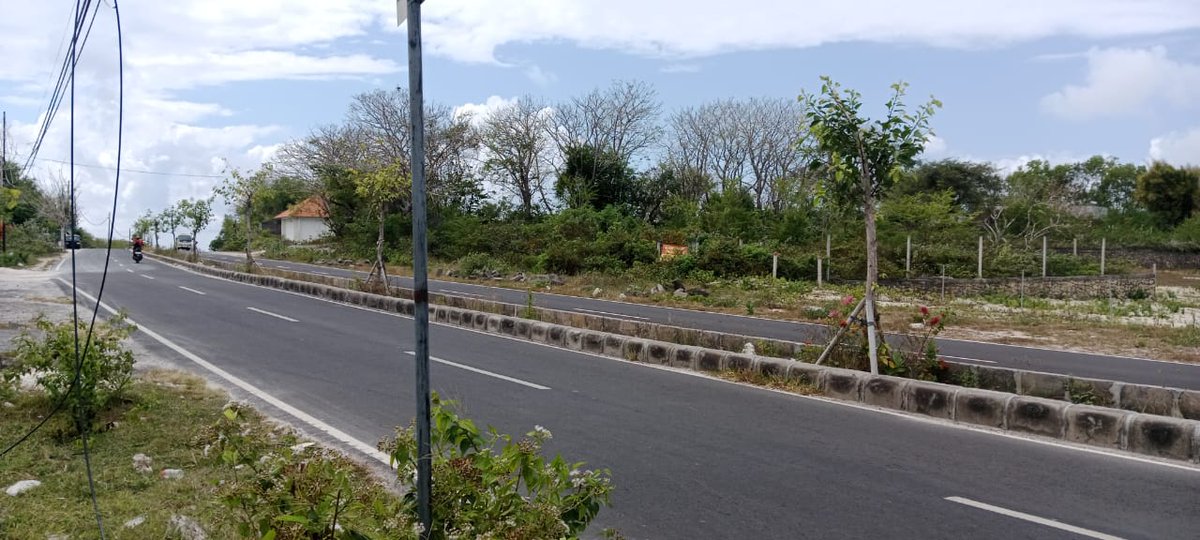 Dijual tanah bidang kecil view laut, jl Nusa Dua selatan, Benoa, Kuta selatan, Bali
° luas tanah 100 m²
° sertipikat shm, zona kuning
° Jalan Paving 5 meter
° hanya 50 meter dr jl Nusa Dua Selatan. 
° siap bangun pdam listrik ok
° harga 600jt/are
° WA.me/628179734451 (kam)