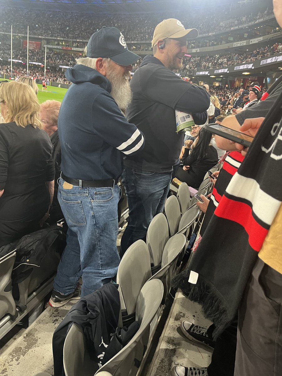 CAPECIV's tweet image. Stop complaining about umpiring 🤣