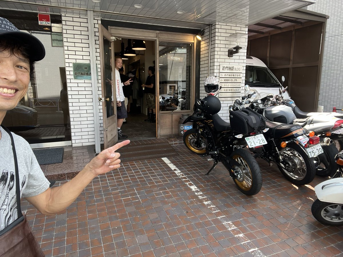 shinyomag's tweet photo. バイク仲間 ユタカさんら率いるブランド #Geruga 展示販売会 に息子と来ています。
今日17:00まで!是非!
https://t.co/VAP4hzWBtr https://t.co/9iTNw0w0It