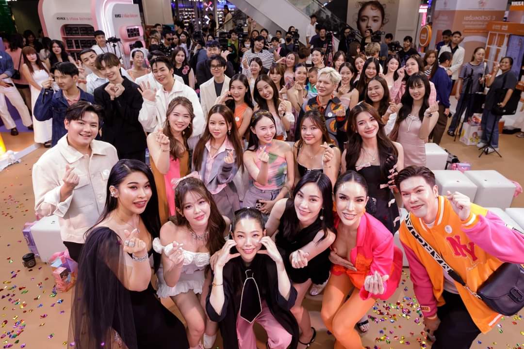 MOBYE_Fanbase's tweet photo. ภาพบรรยากาศนวันงาน 𝗚𝗿𝗮𝗻𝗱 𝗢𝗽𝗲𝗻𝗶𝗻𝗴 𝗩𝗶𝗸𝗸𝗮 𝗦𝗸𝗶𝗻𝗰𝗮𝗿𝗲 & 𝟵𝘁𝗵 𝗔𝗻𝗻𝗶𝘃𝗲𝗿𝘀𝗮𝗿𝘆 𝗞𝗩𝗞𝗫 จากเพจ Vikkaskincare ค่ะ
Cr. https://t.co/B3p34ARR9X
#MOBYE #TheExProject
#KVKX #vikkaskincare https://t.co/hlGENVelJ9
