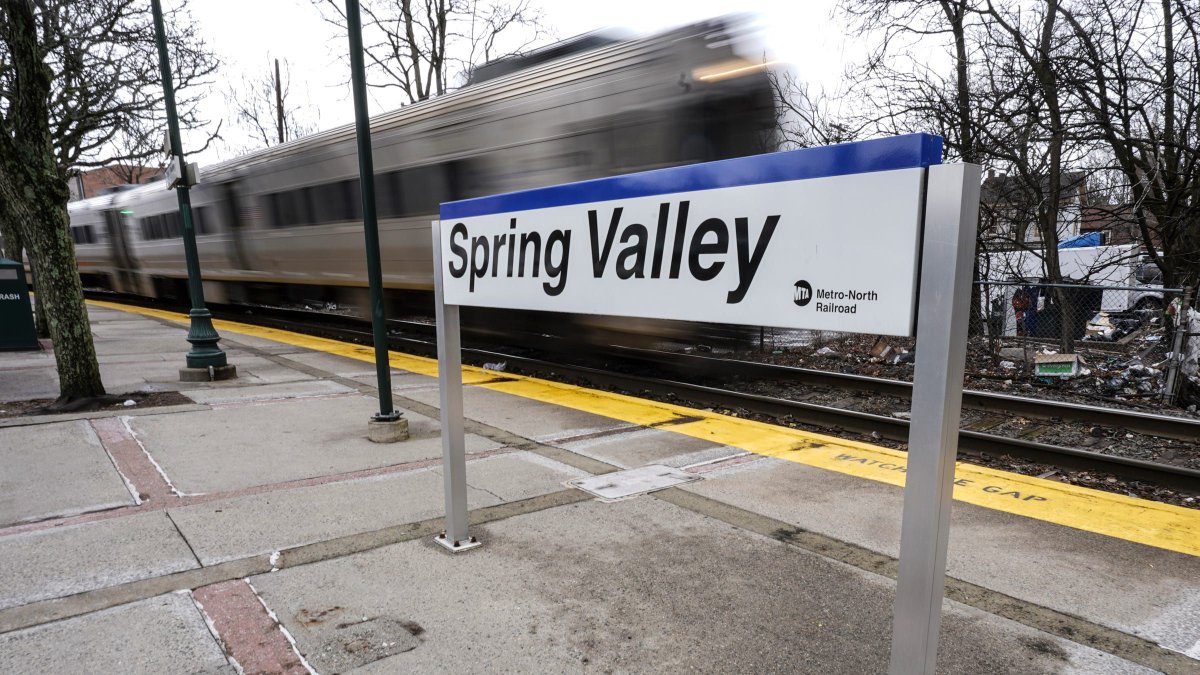 MTMequities's tweet photo. Week of free fares coming to Metro North train lines soon 

https://t.co/N27HK5OZNM

#hudsonvalley #hudsonvalleynetwork #sustainableny https://t.co/O6HkUzbsLW