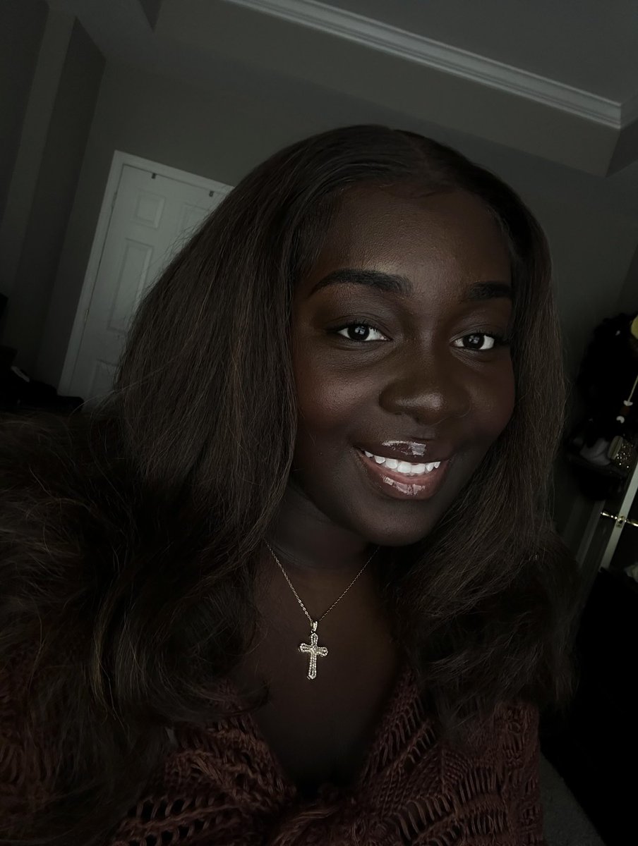 I need to start smiling in pics more! 🫶🏿