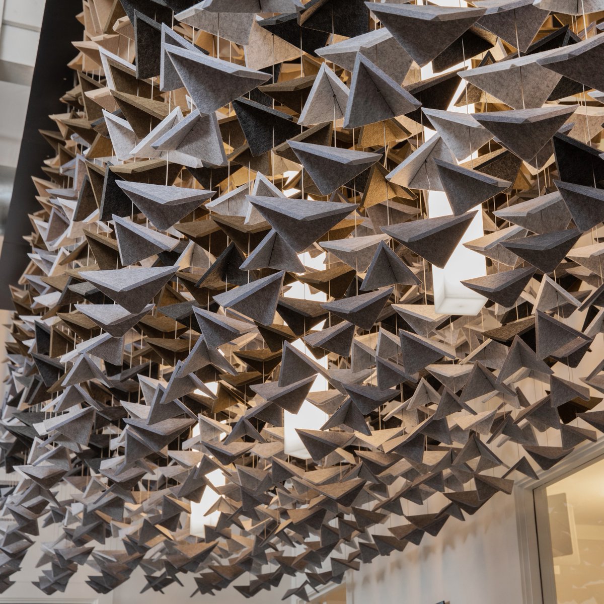 LightArt’s Acoustic Mobiles allow you to seamlessly integrate lighting elements into their structure. 

#interiordesign #lightingdesign #acousticsolutions