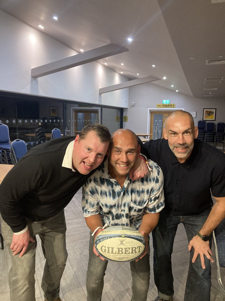 What a night watching <a href="/SaleSharksRugby/">Sale Sharks 🦈</a> down <a href="/SaleFC/">Sale FC Rugby</a> 
25 yrs of sharks reunion and an old retake of this classic picture 

Nearly 30 yrs between the first and the last picture