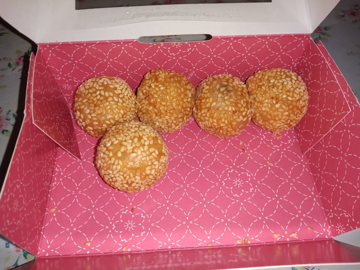 Rocklady19731's tweet image. Bolletjes slikken met @Ysgradorn 😆
Swallowing balls...😋 

#Mochiballs #RedBeanPaste #shabutogo