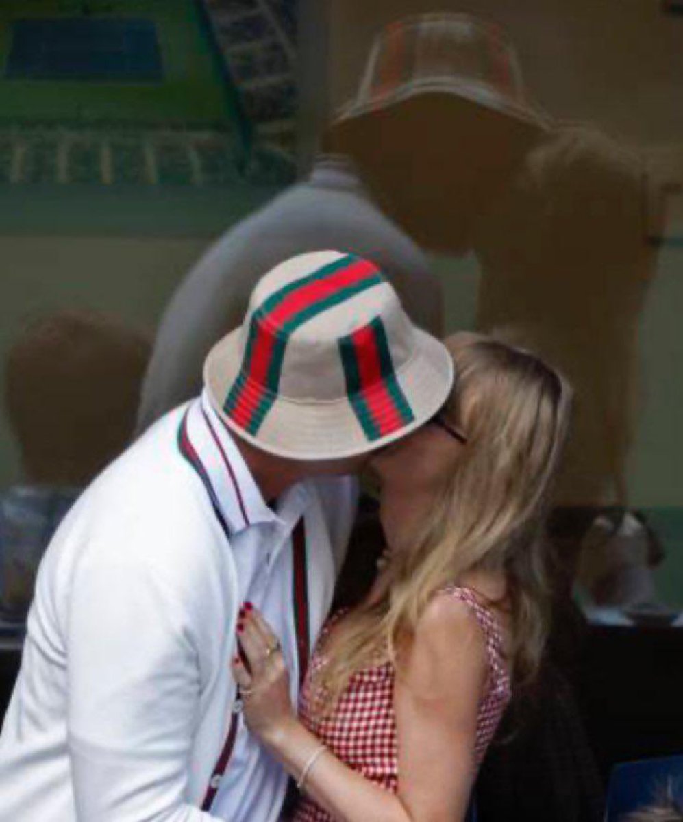 UN APLAUSO PARA ESTA PAREJA QUE ESTÁ ENAMORADA