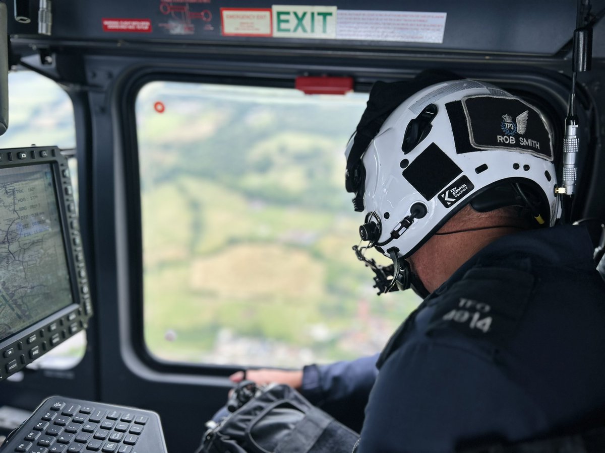 Crews across the South East are busy supporting forces. NPAS16 from Benson were supporting <a href="/ThamesVP/">Thames Valley Police</a> earlier on today with various incidents ^LJ