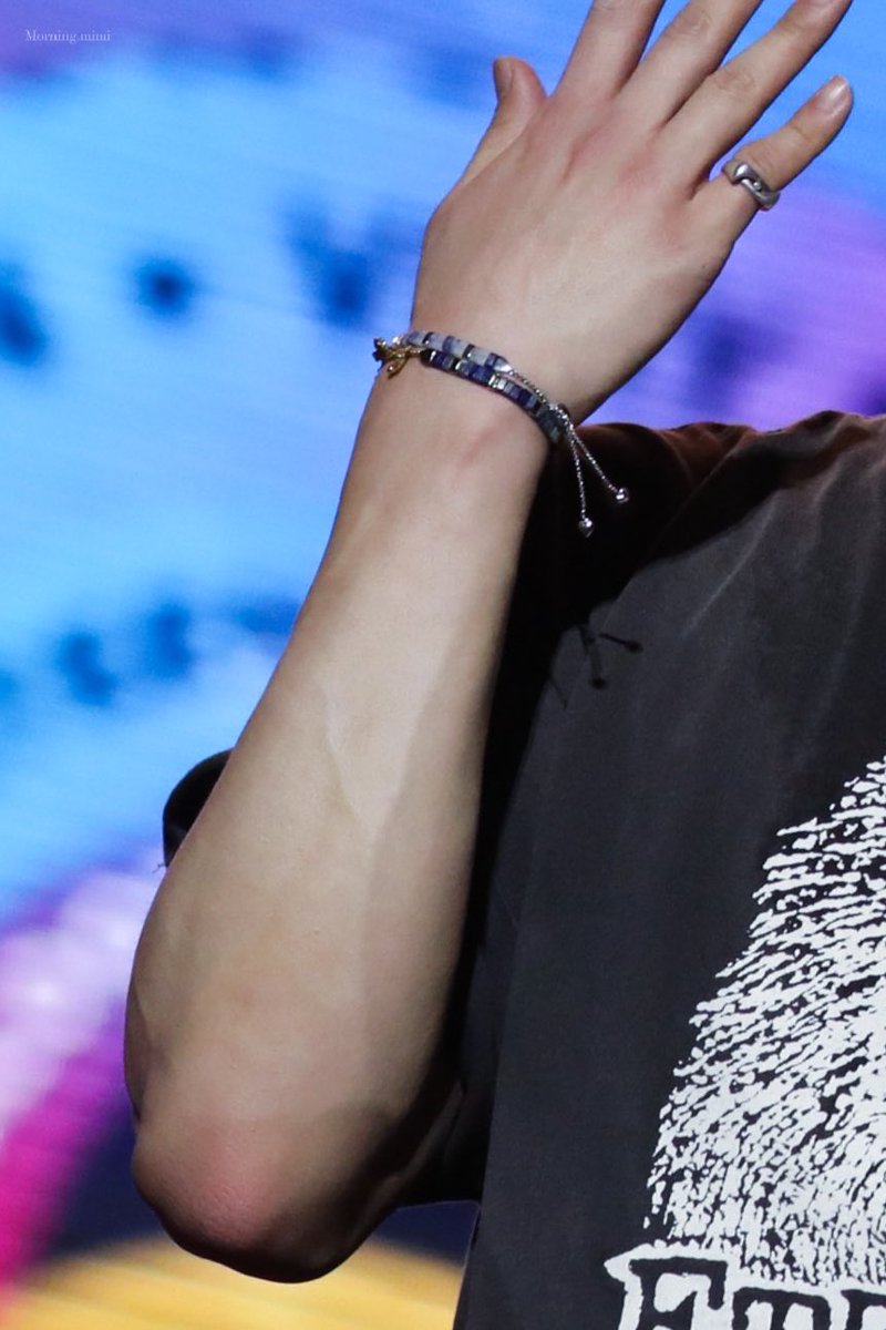 morningmimi1230's tweet photo. 240908 롤라팔루자

Where can i get those bracelets?🥹
#조슈아 #JOSHUA #세븐틴 #SEVENTEEN
 #ジョシュア #홍지수 #洪知秀 https://t.co/iRI1qrIkwf