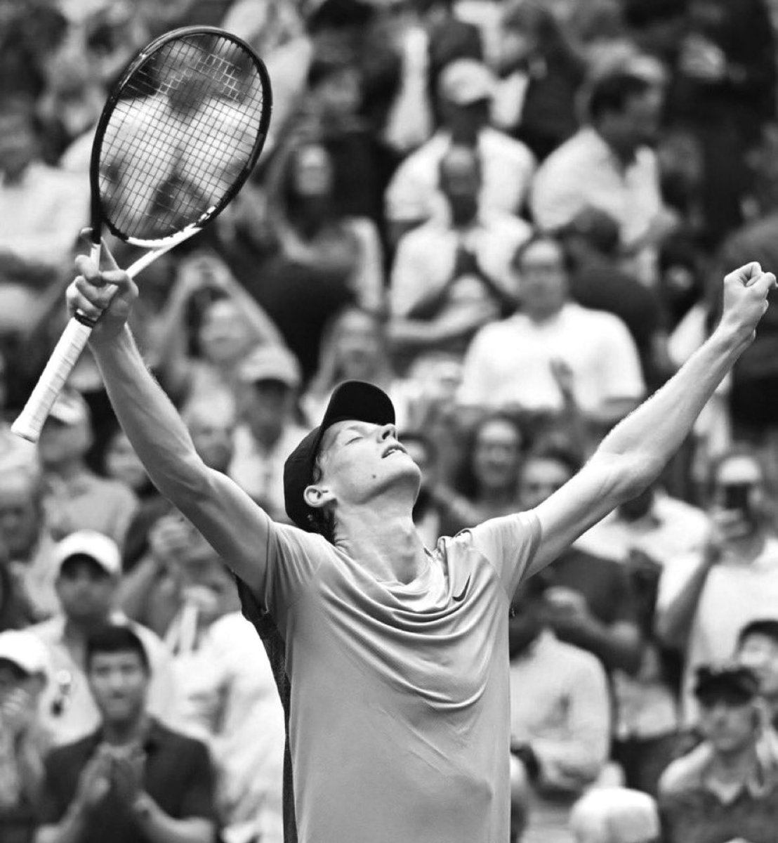“A volte un vincitore è semplicemente un sognatore che non ha mai mollato.”
(N. Mandela)

E mentre sogna #Sinner fa la storia 
#USOpen2024