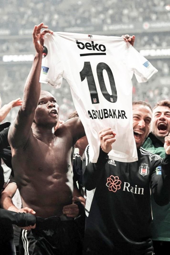 Geçmişteki katkıları için minnettarım, ama şu an yaşadığım öfke bu iyiliklerin önüne geçiyor.
Aboubakar Hatay Spor ile sözleşme imzaladı.